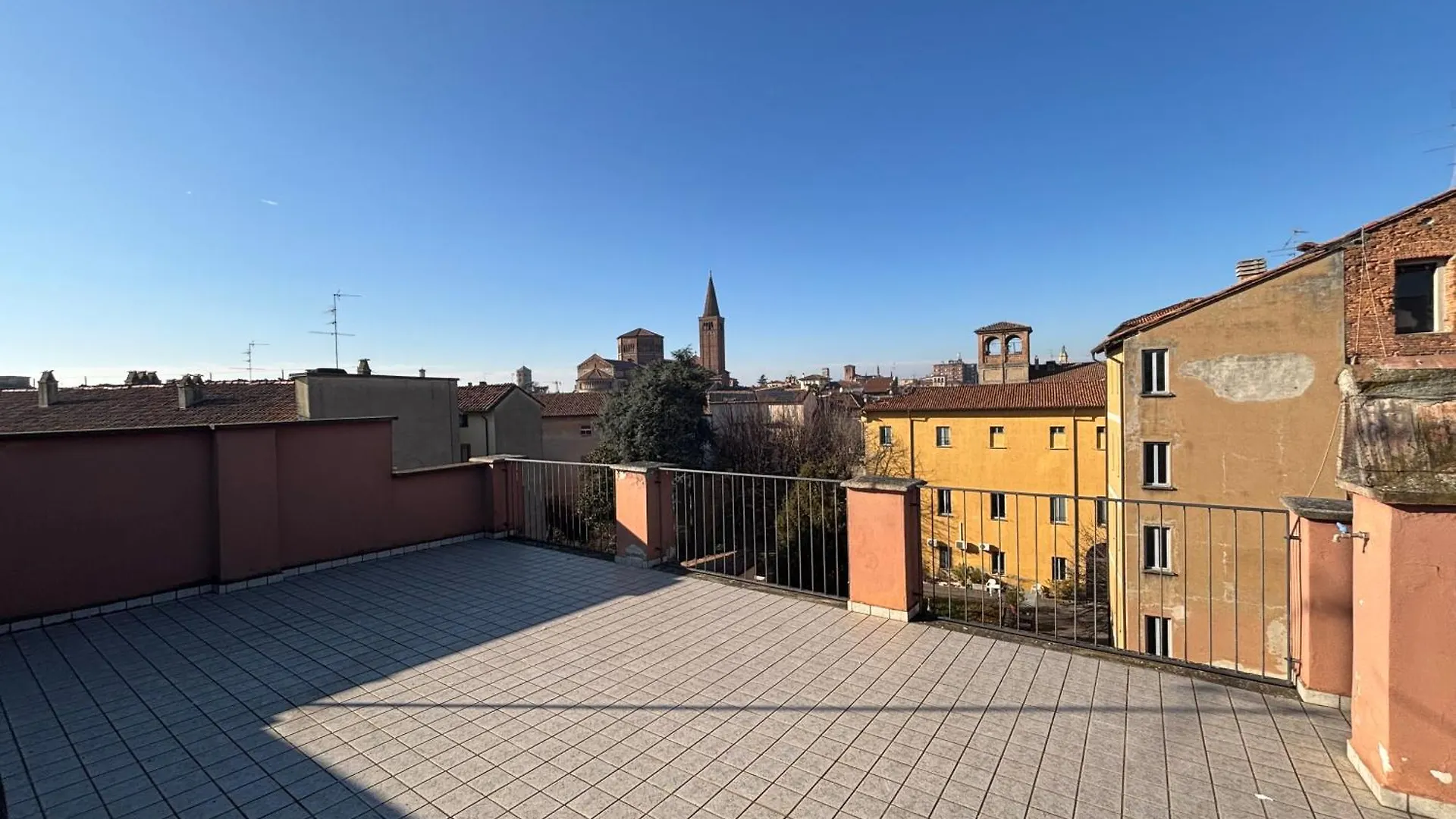 Apartment Pantalini Rooftop - Attico In Centro Storico Vista Duomo Piacenza Italy